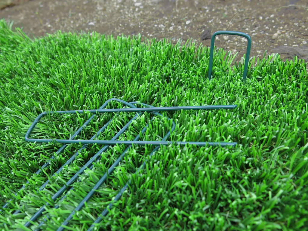 Grapa Metalica cesped artifical Fixsol 17x3,5cm Verde 10 unidades — foto 2