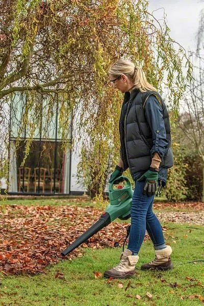 Soplador Aspirador de Jardín Bosch Universal GardenTidy 2300 — foto 4