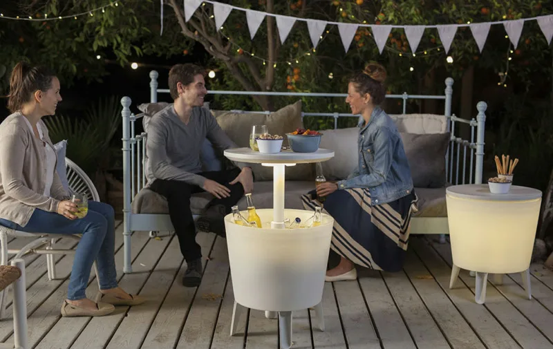Mesa nevera iluminada para jardín color blanco — foto 3