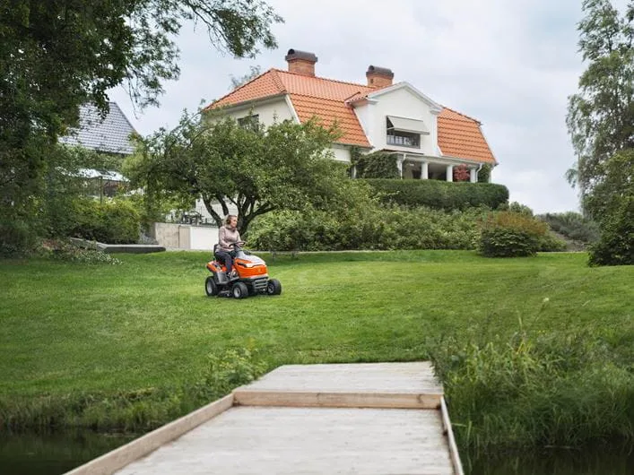 Tractor Cortacesped Husqvarna TS 112 — foto 4