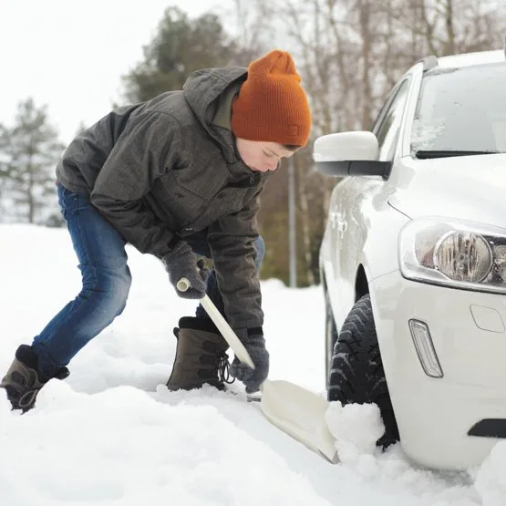 Pala de Nieve para Coche SnowXpert Fiskars 63 cm — foto 2