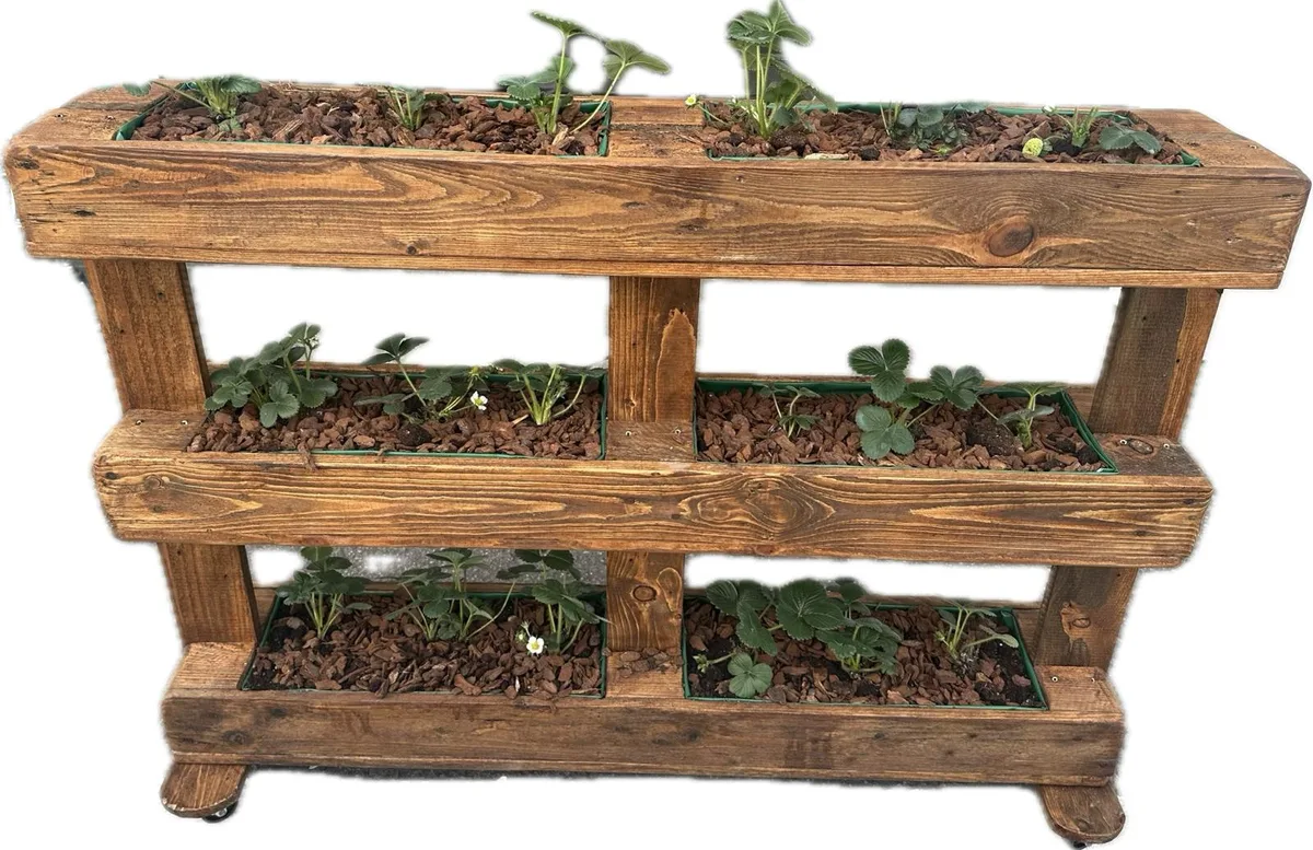 Palet Macetero Rústico con fresas Artesanal