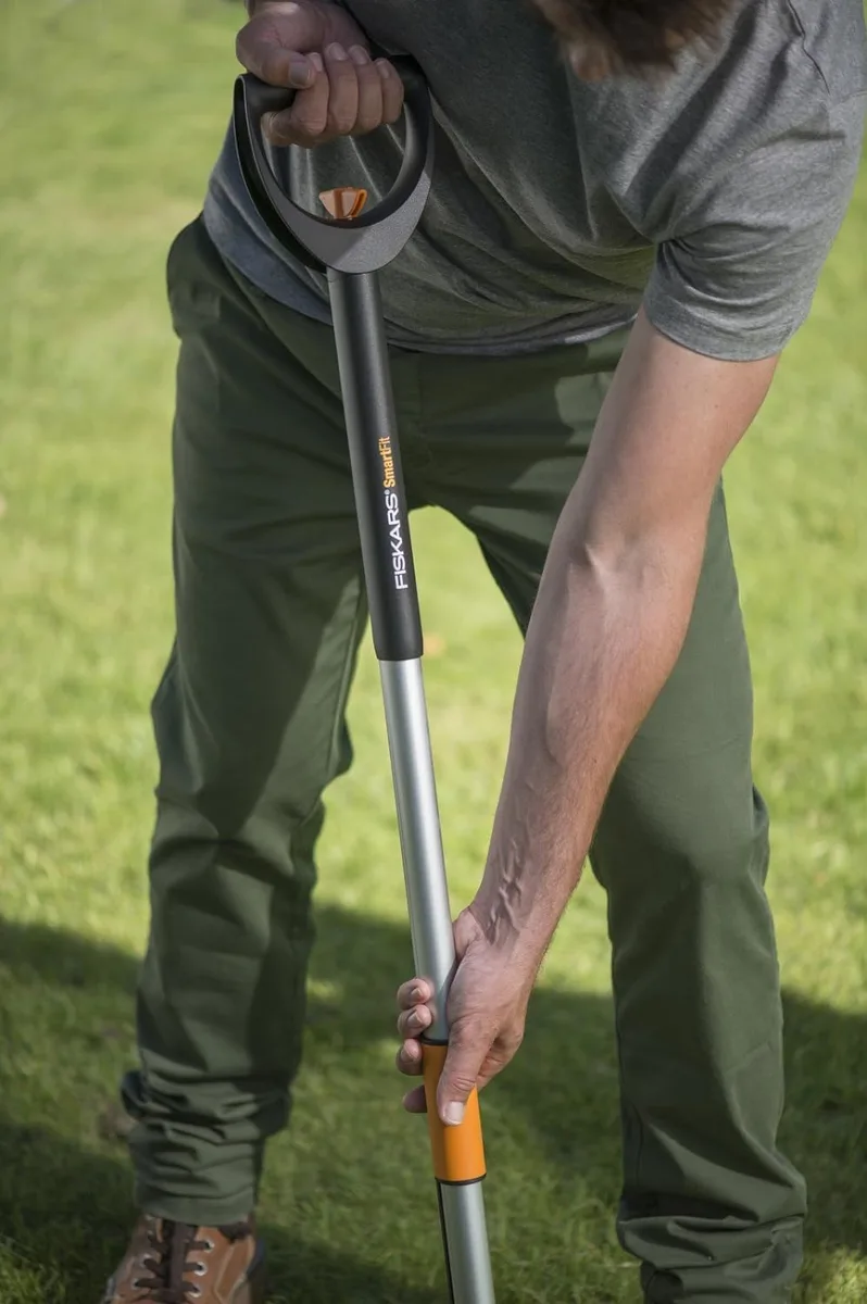 Extractor Malas Hierbas Telescopico SmartFit Fiskars — foto 6