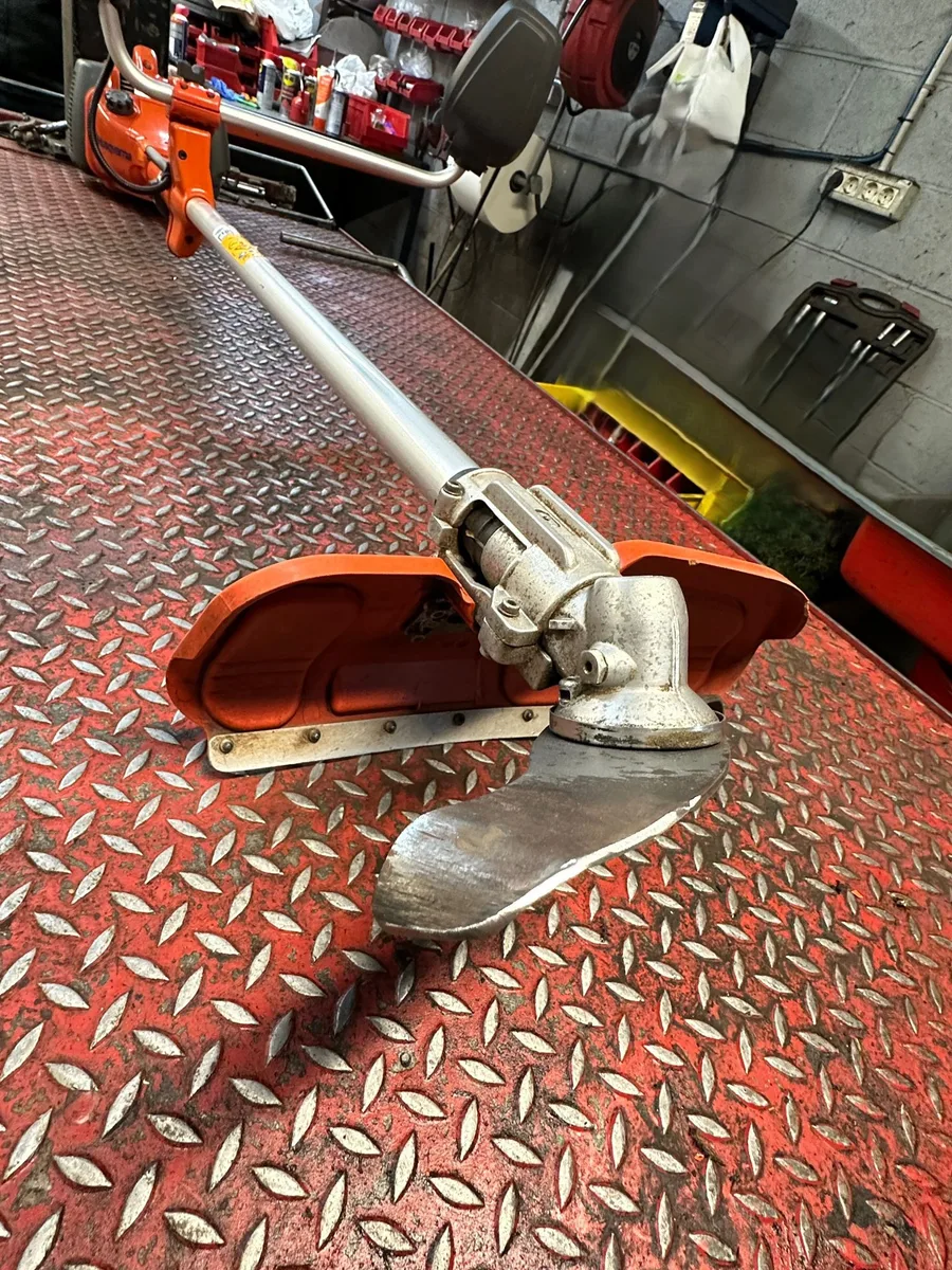 Desbrozadora Husqvarna 555 FRM demostracion — foto 4