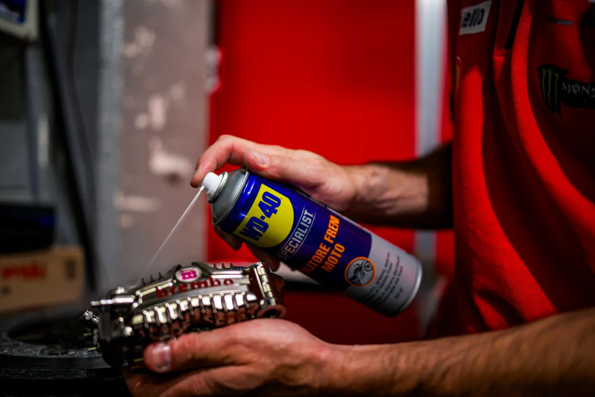 Wd-40 Limpia Frenos Moto Specialist. Spray 500 ml — foto 4