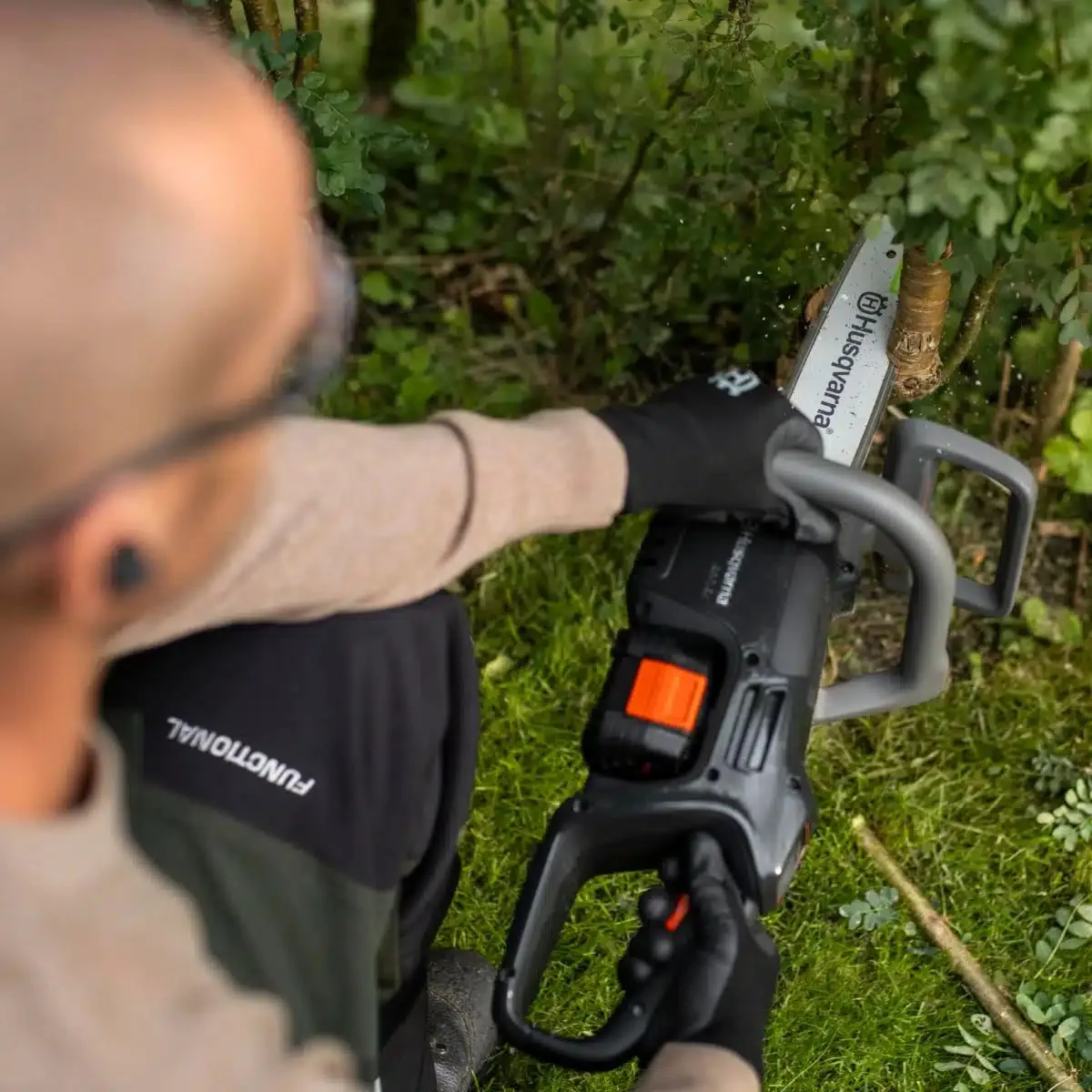Kit motosierra Husqvarna Aspire C15X-P4A 18 V 25 cm con batería y cargador — foto 6
