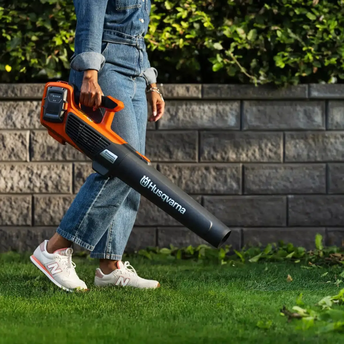 Soplador de hojas a batería Husqvarna 122iB 36 V - sin batería ni cargador — foto 4