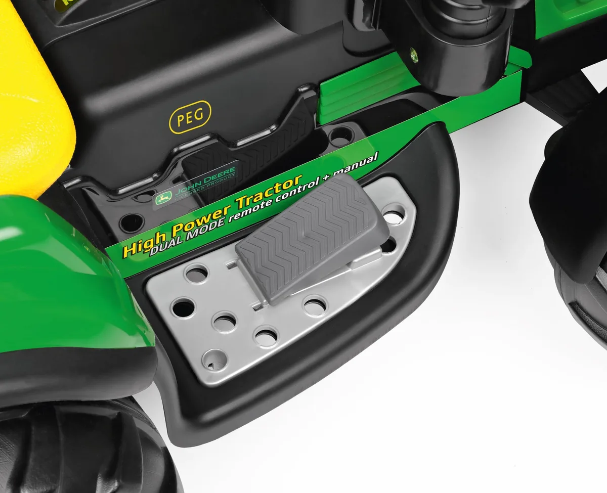 Tractor eléctrico infantil John Deere RC 12 V con mando a distancia y remolque · Peg Perego — foto 8